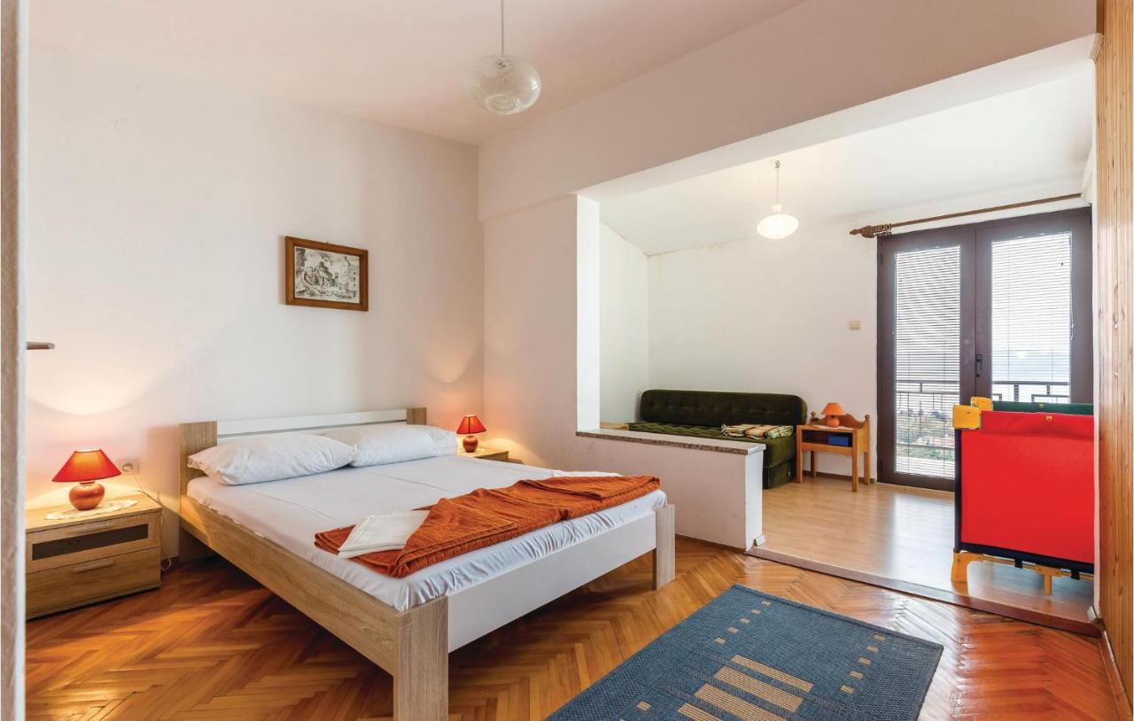 Cozy Apartment In Novi Vinodolski With Kitchen Екстер'єр фото