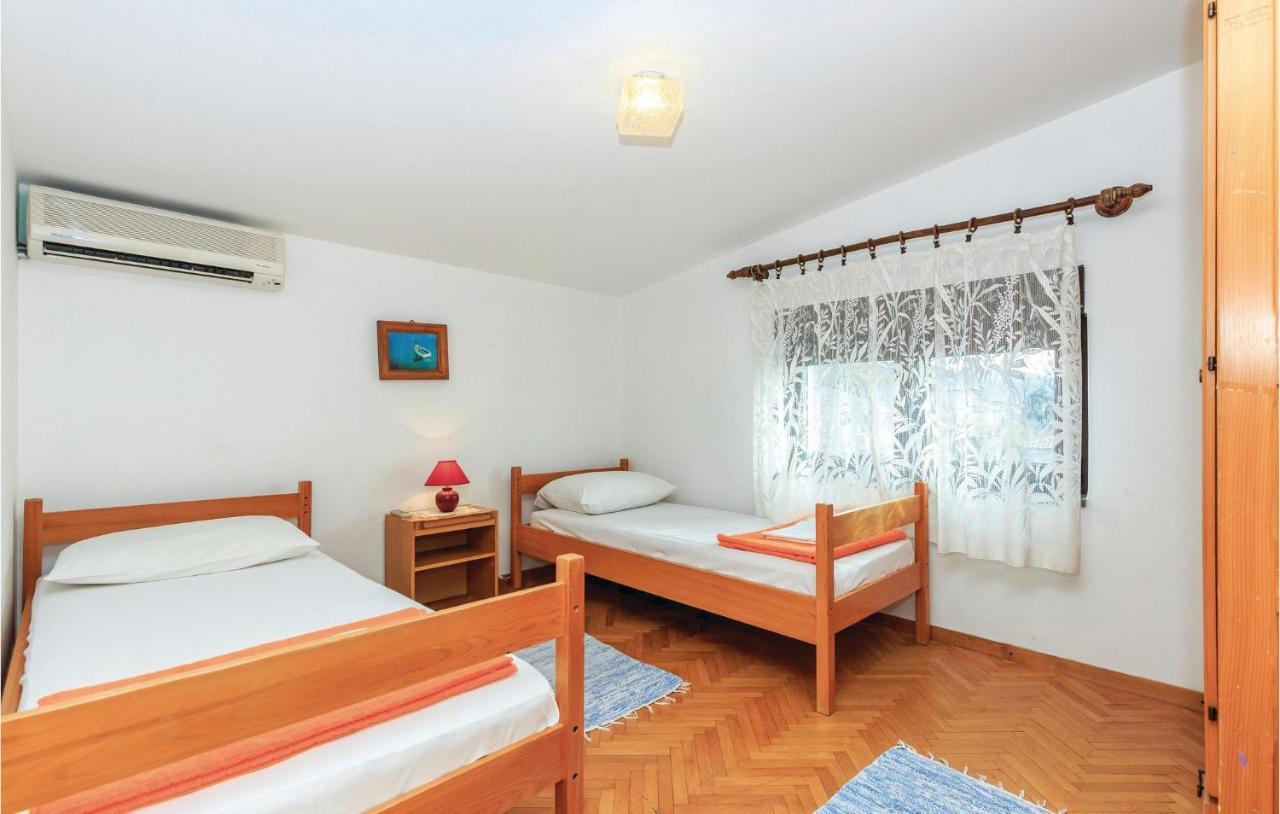 Cozy Apartment In Novi Vinodolski With Kitchen Екстер'єр фото