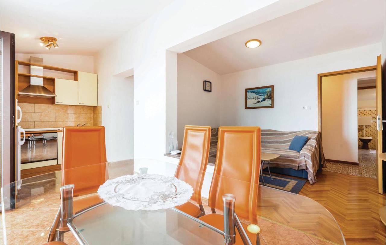 Cozy Apartment In Novi Vinodolski With Kitchen Екстер'єр фото