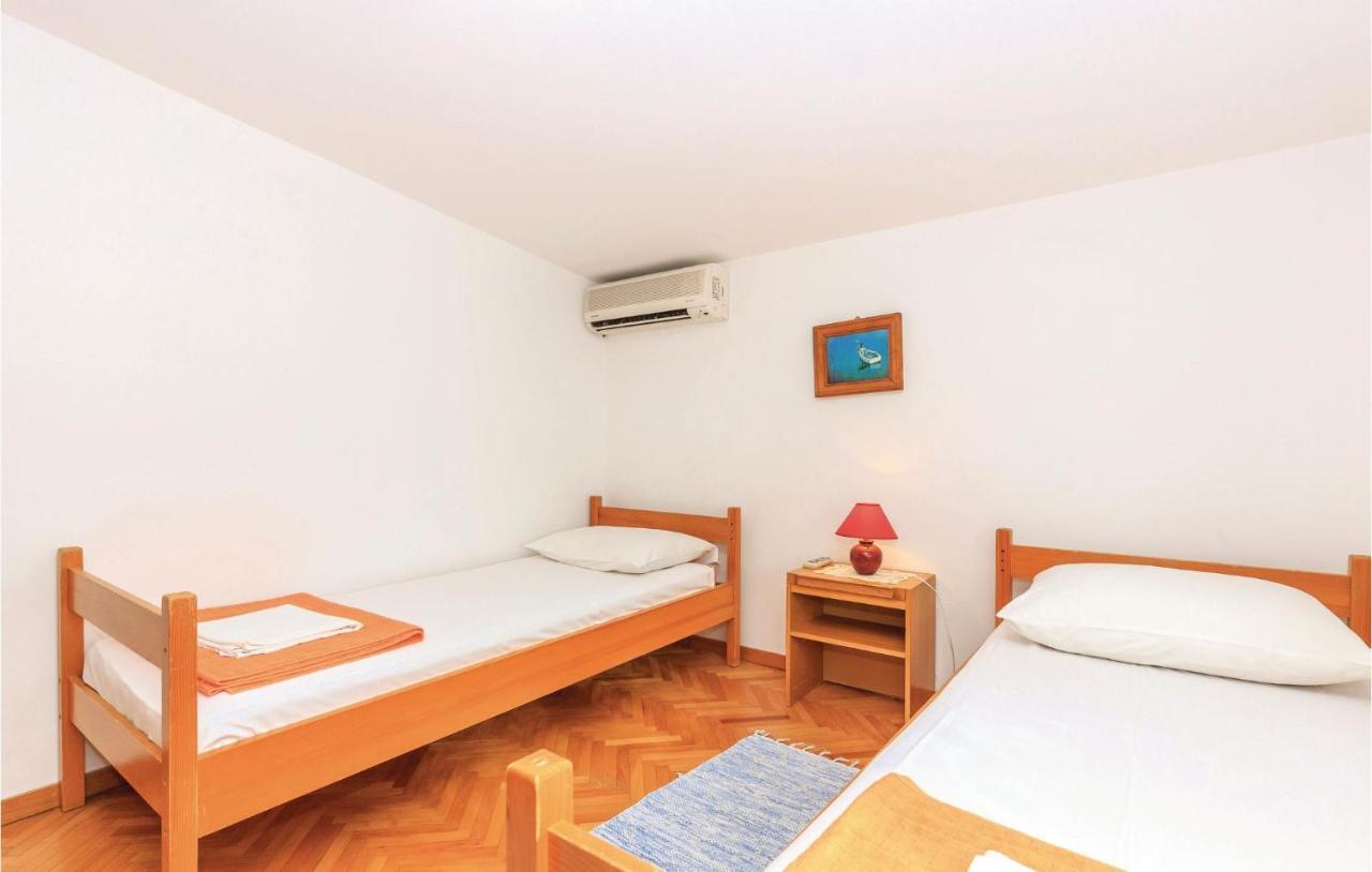 Cozy Apartment In Novi Vinodolski With Kitchen Екстер'єр фото
