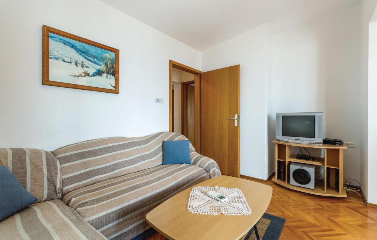 Cozy Apartment In Novi Vinodolski With Kitchen Екстер'єр фото