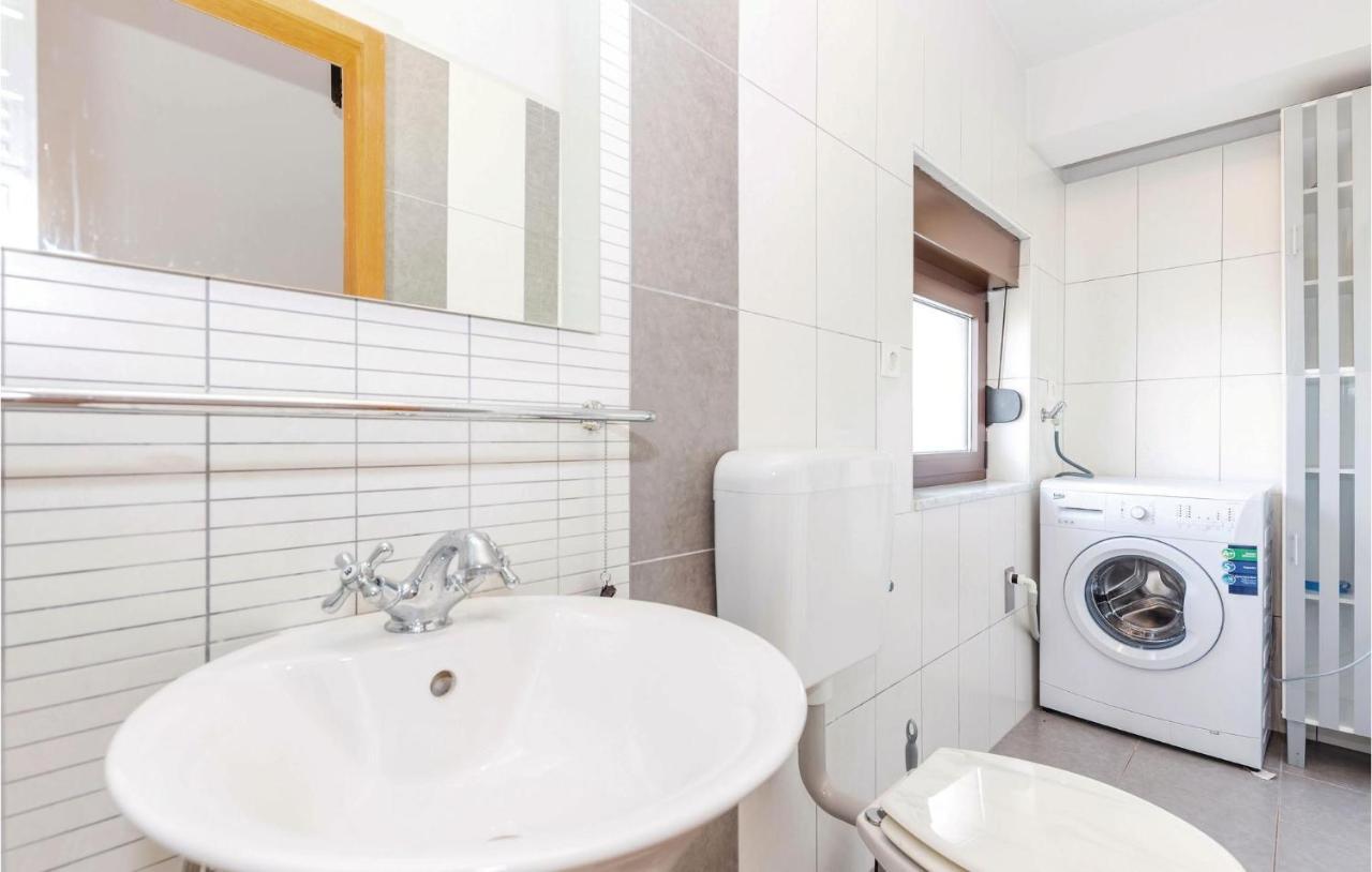 Cozy Apartment In Novi Vinodolski With Kitchen Екстер'єр фото