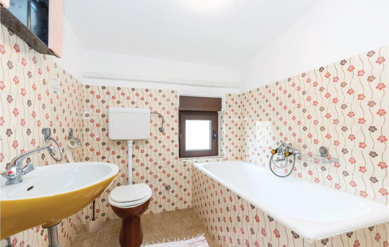 Cozy Apartment In Novi Vinodolski With Kitchen Екстер'єр фото
