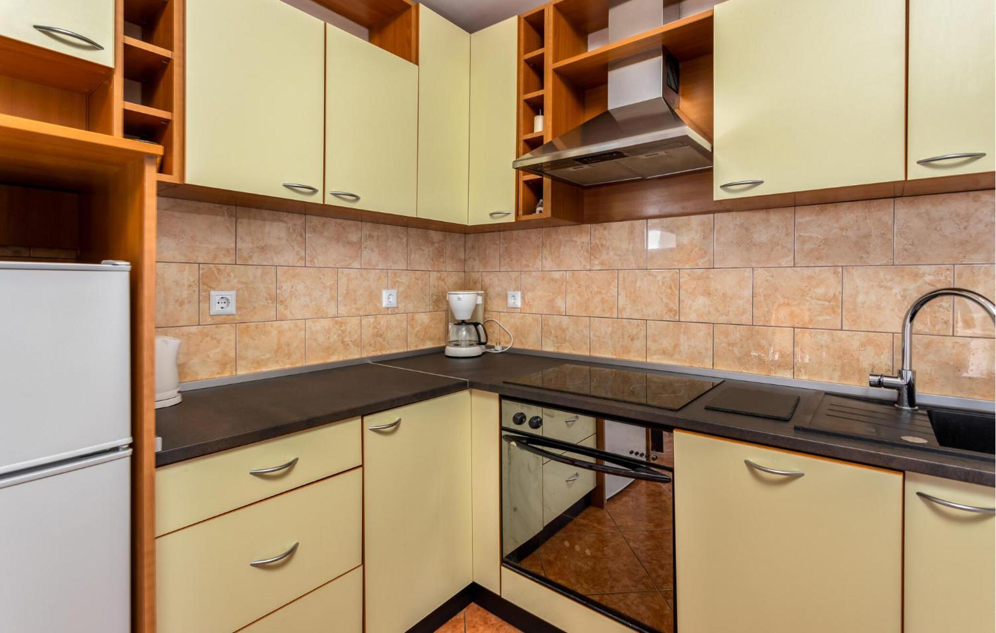 Cozy Apartment In Novi Vinodolski With Kitchen Екстер'єр фото