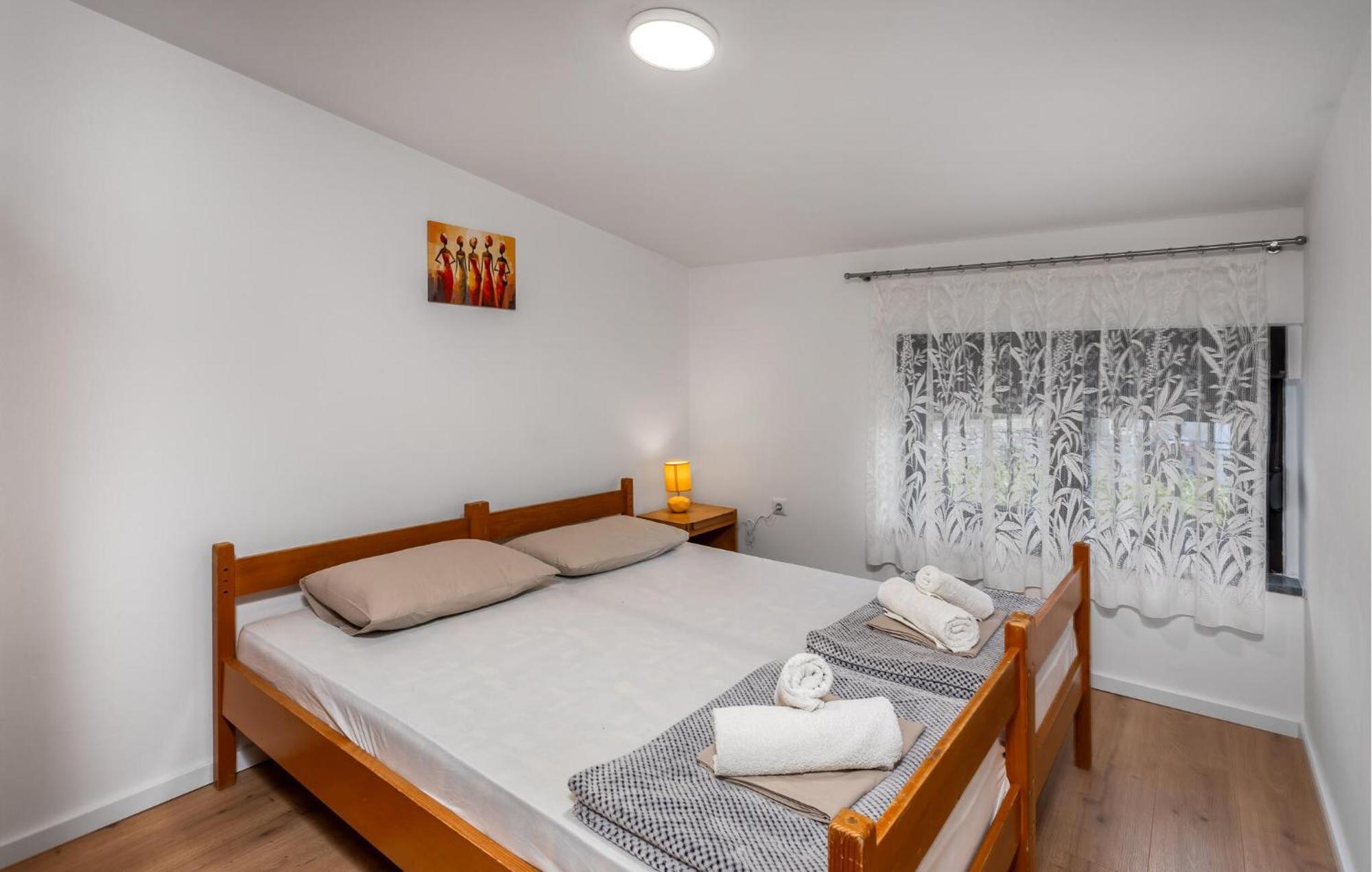 Cozy Apartment In Novi Vinodolski With Kitchen Екстер'єр фото