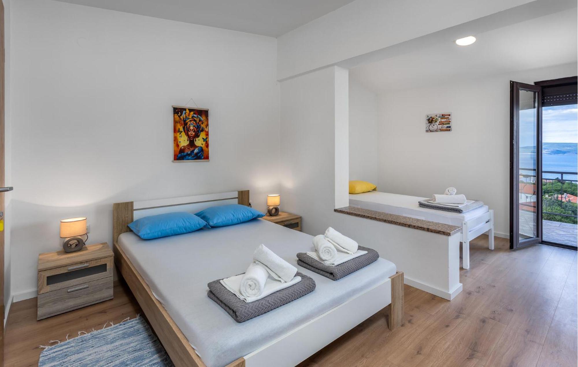 Cozy Apartment In Novi Vinodolski With Kitchen Екстер'єр фото